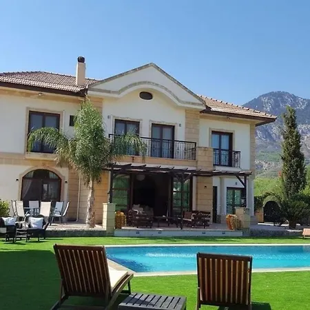 Stunning Private - Beautiful Gardens & Pool Villa *