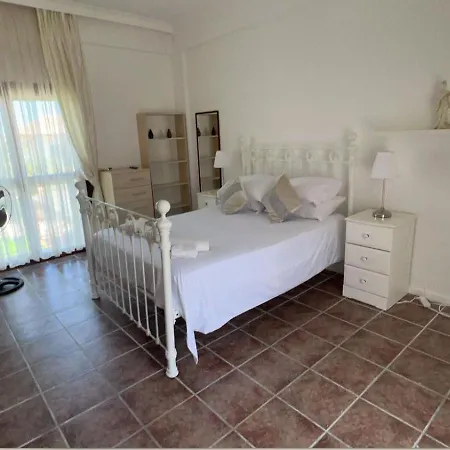 Stunning Private - Beautiful Gardens & Pool