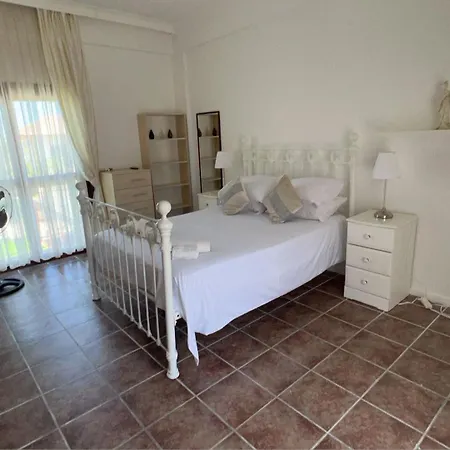 Stunning Private - Beautiful Gardens & Pool Lapta
