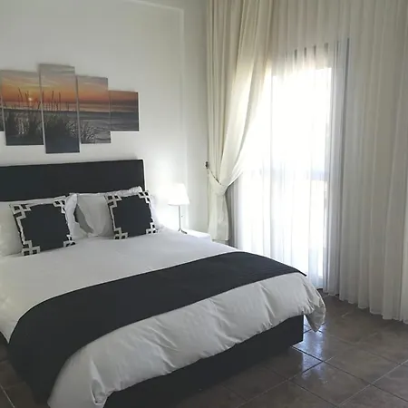 Stunning Private - Beautiful Gardens & Pool Hotel 3*